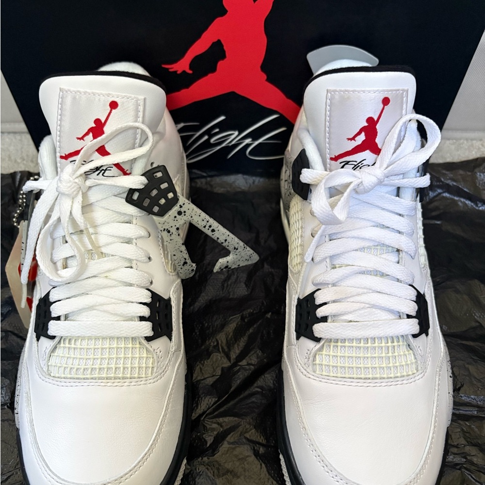 Air Jordan 4 Retro OG Sneakers in White with Black and grey Mens US 9